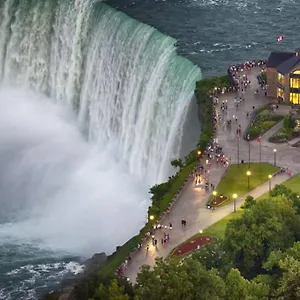Renovated - Walk To Falls & Tourist District , Niagara Falls Canada
